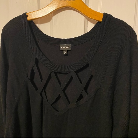 Black Lattice Front Pullover Sweater - Picture 6 of 10